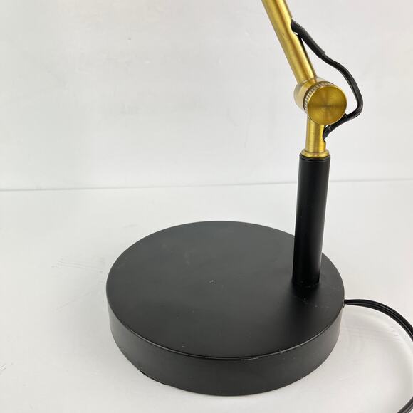 Welldone Model HW-T3047D Brass Desk Lamp With Adjustable Arm - Picture 4 of 9